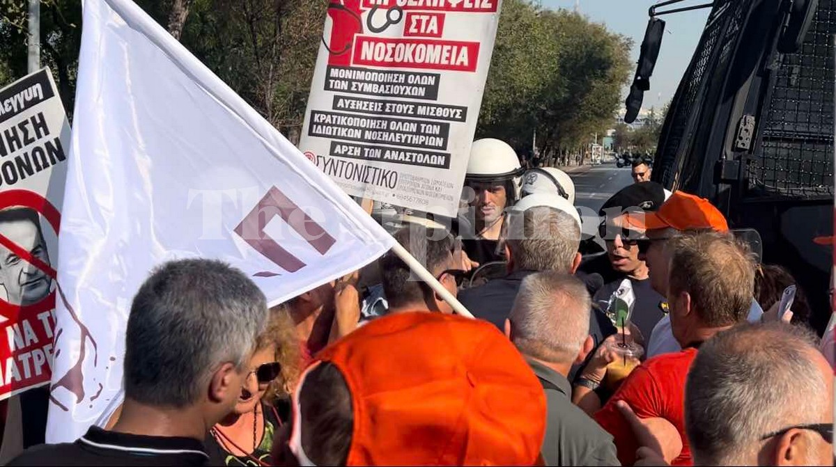 Θεσσαλονίκη: Ένταση από το μπλόκο της ΕΛΑΣ στους υγειονομικούς (ΦΩΤΟ+VIDEO)