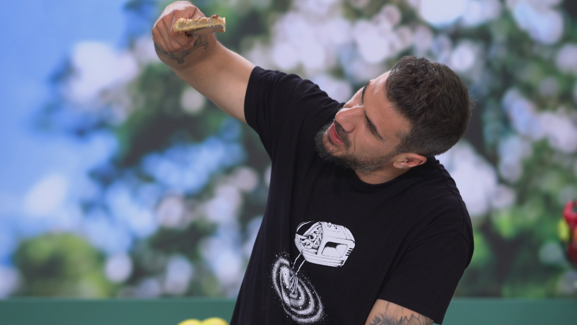 «Kitchen Lab»: Ο Άκης Πετρετζίκης κάνει πρεμιέρα στον ALPHA (VIDEO)