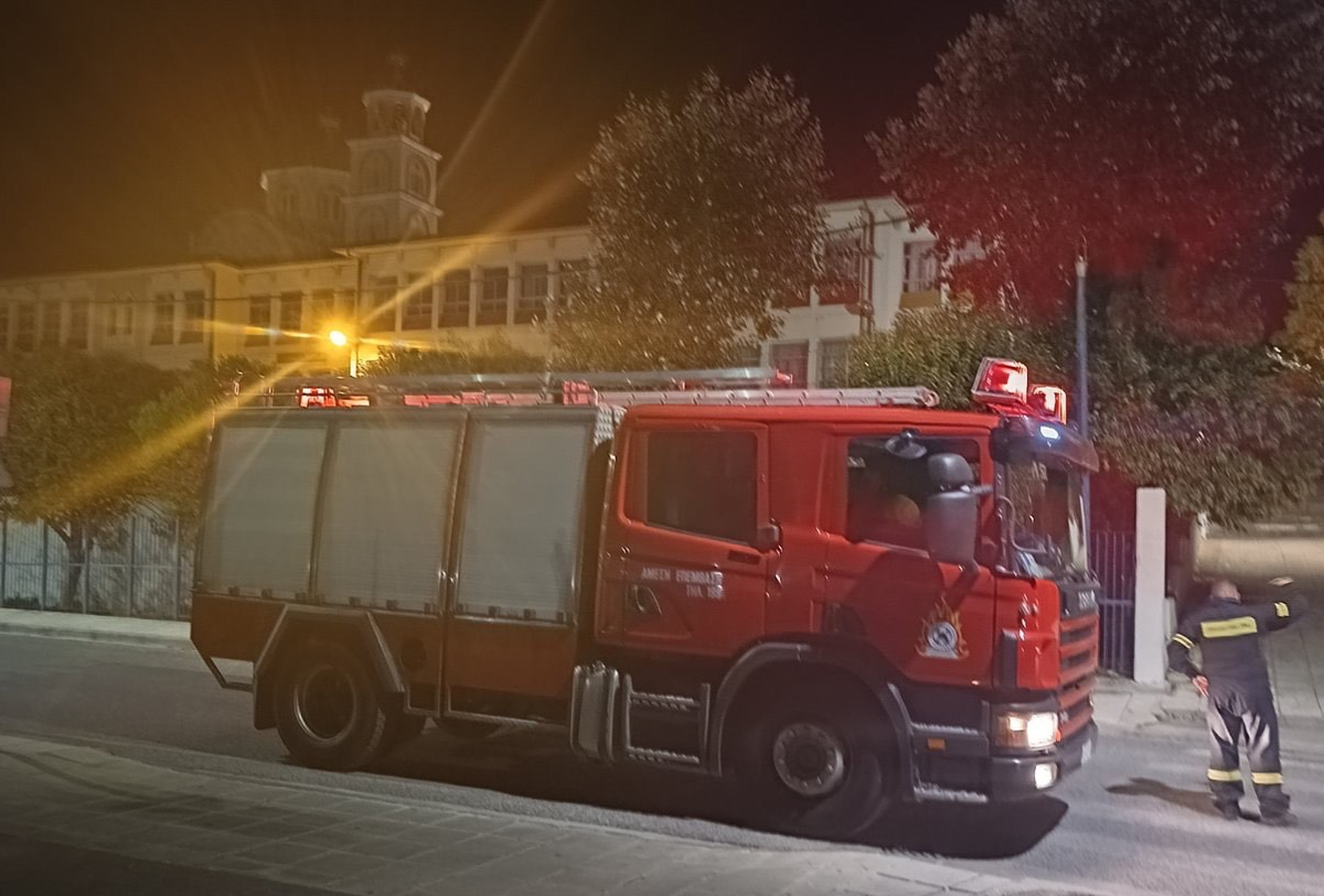 Άγνωστοι έβαλαν φωτιά σε αυλή γυμνασίου στο Στρεμπενιώτη – Μήνυση κατ’ αγνώστων από τον δήμο Νεάπολης-Συκεών (ΦΩΤΟ)