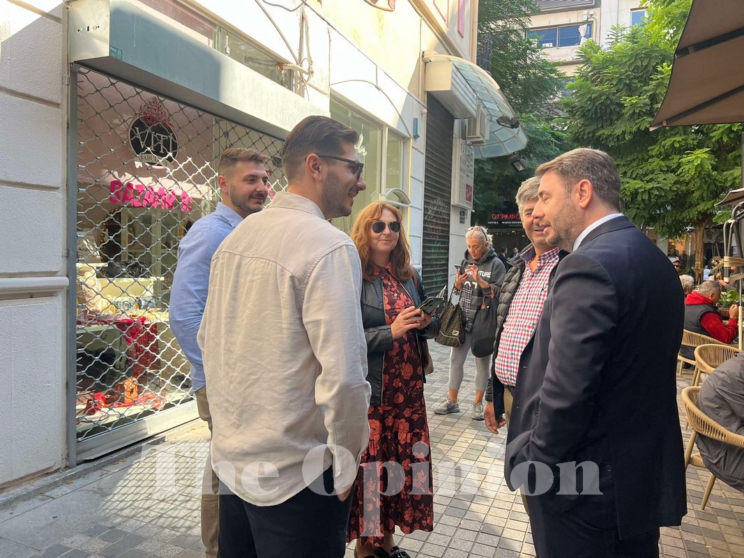 Βόλτα στο κέντρο της Θεσσαλονίκης έκανε ο Νίκος Ανδρουλάκης (ΦΩΤΟ)