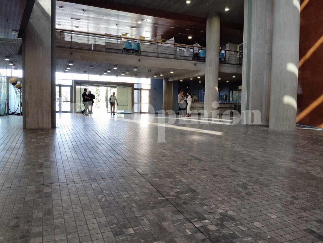 Υπάλληλος κατηγορεί, αντιδήμαρχος υπερασπίζεται, κι ο ανάδοχος χαμογελά