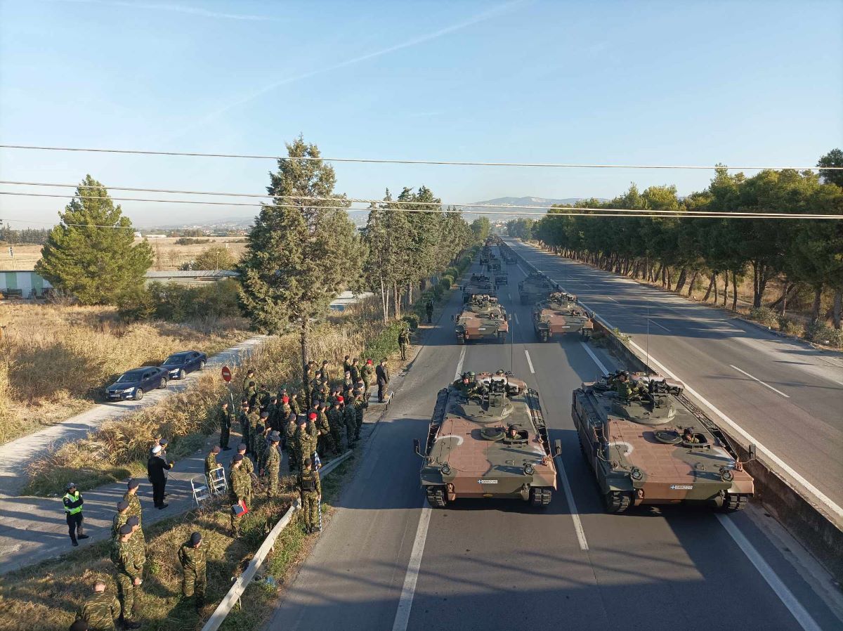 Προετοιμασίες στην Θεσσαλονίκης – Νέων Μουδανιών για τη δοκιμαστική παρέλαση της 28ης Οκτωβρίου