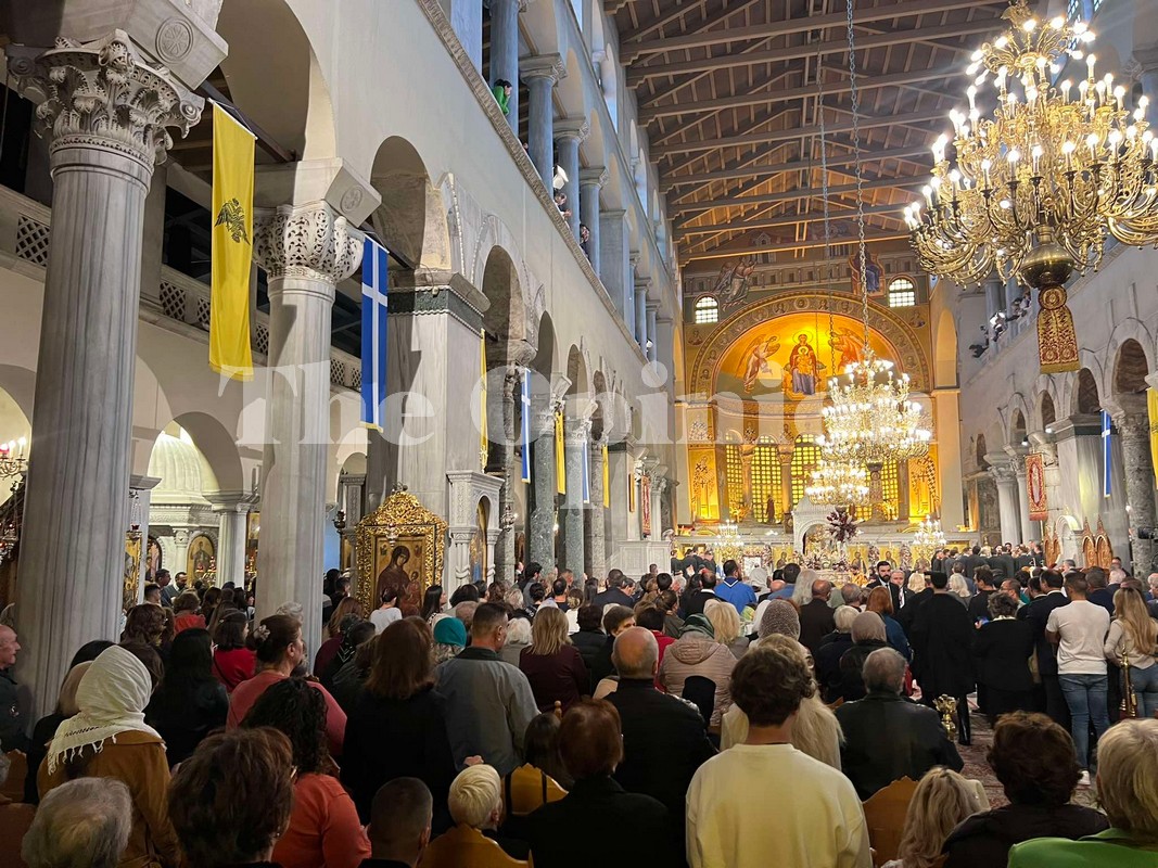 Η Θεσσαλονίκη γιορτάζει – Μαζική προσέλευση πιστών στον Άγιο Δημήτριο (ΦΩΤΟ)
