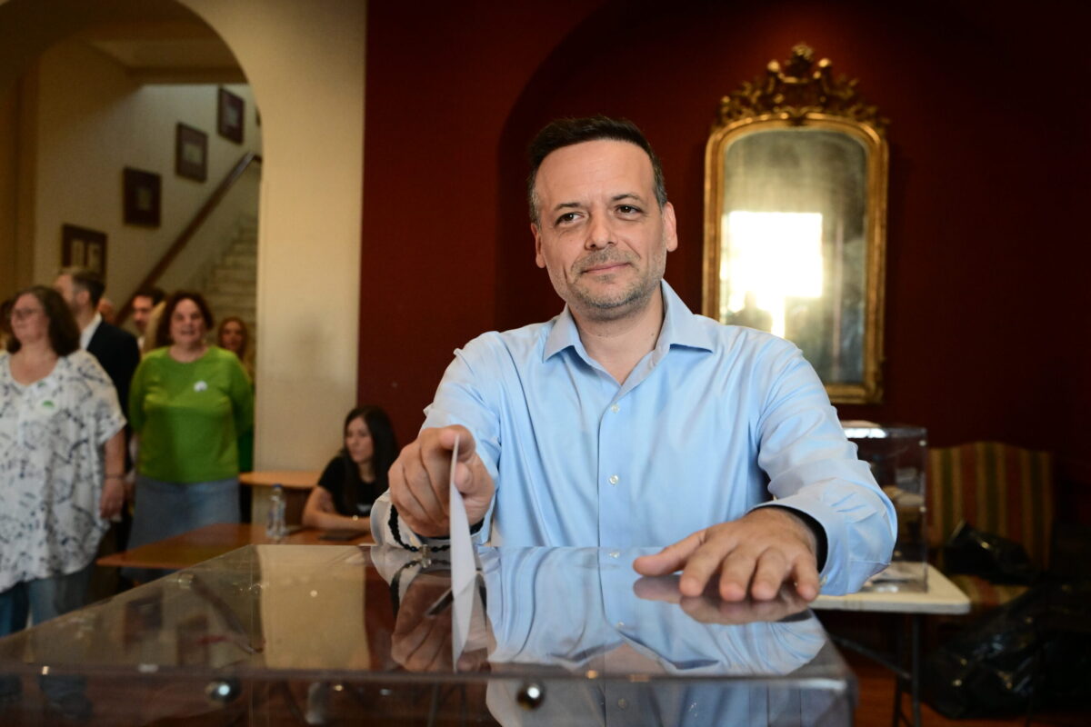 Εκλογές ΠΑΣΟΚ: Ψήφισαν Χάρης Δούκας και Μιχάλης Κατρίνης (ΦΩΤΟ)