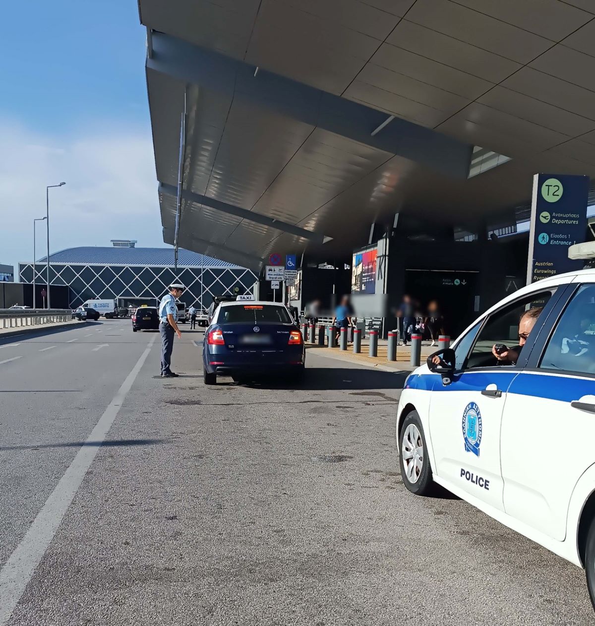 Συνελήφθησαν τρεις Σύροι στο Αεροδρόμιο Μακεδονία – Ο ένας προσπάθησε να «φυγαδεύσει» τους άλλους δύο