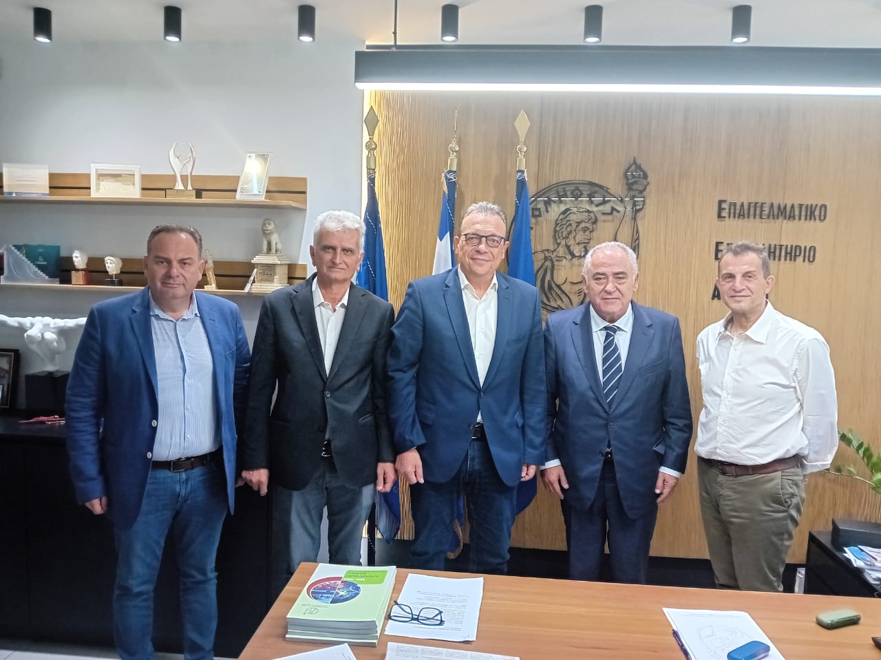 Στο Επαγγελματικό Επιμελητήριο Αθηνών και τη ΓΣΕΒΕΕ ο Φάμελλος (ΦΩΤΟ+VIDEO)