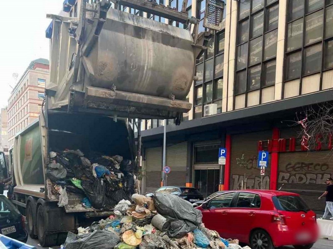 Θεσσαλονίκη: Στις φλόγες απορριμματοφόρο λόγω… ηλεκτρικού πατινιού (ΦΩΤΟ)