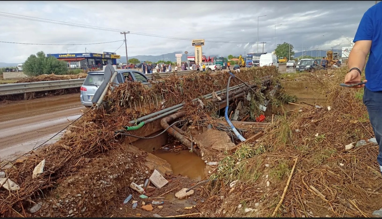 Κακοκαιρία «Κασσάνδρα»: Σύμμαχος των πυρκαγιών, αλλά και των… πλημμυρών – Πως εξελίσσεται στη χώρα μας (VIDEO)