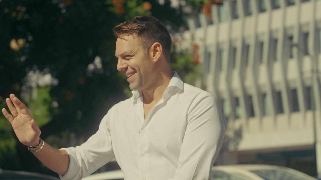 “Γεννηθήκαμε άνθρωποι, όχι αξιώματα” – Το βίντεο της υποψηφιότητας Κασσελάκη