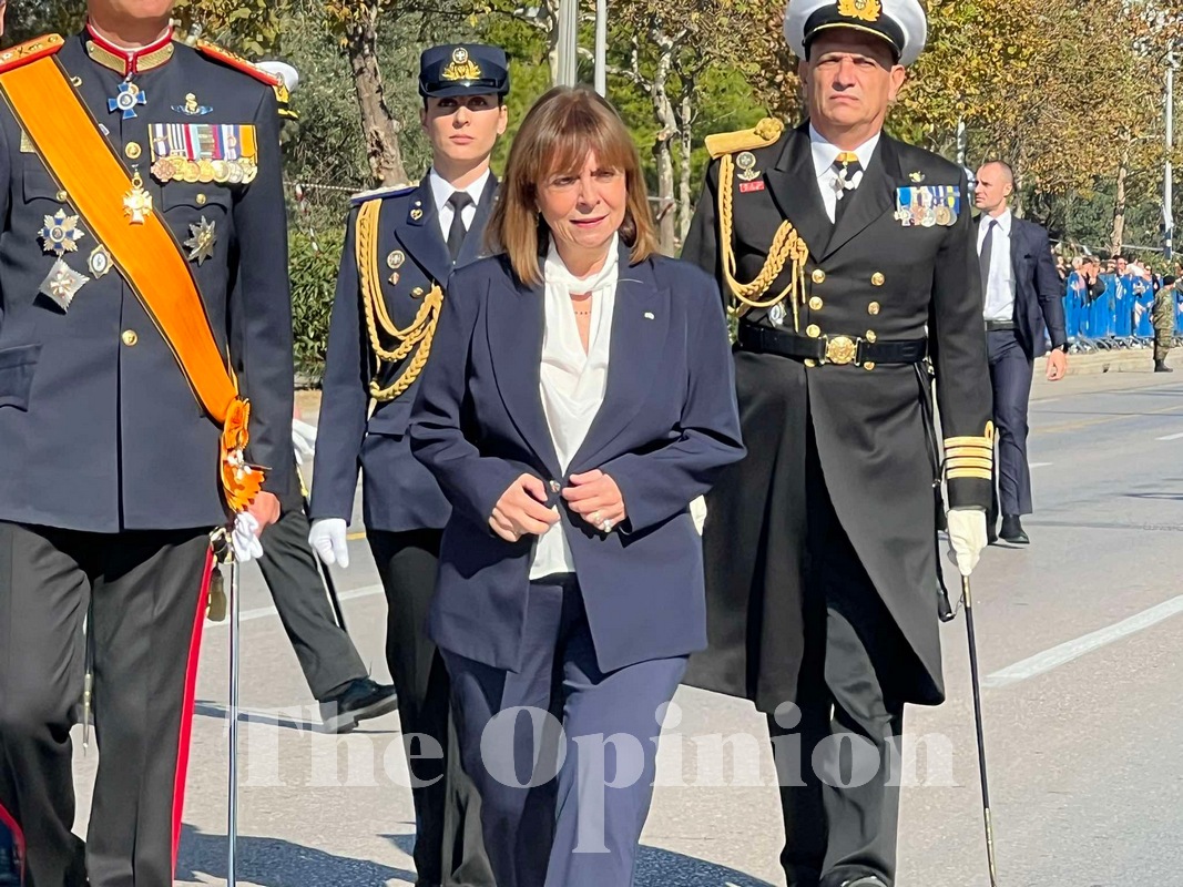 Σακελλαροπούλου και Δένδιας στην εξέδρα των επισήμων – Ποιοι εκπροσώπησαν τα κόμματα (ΦΩΤΟ)