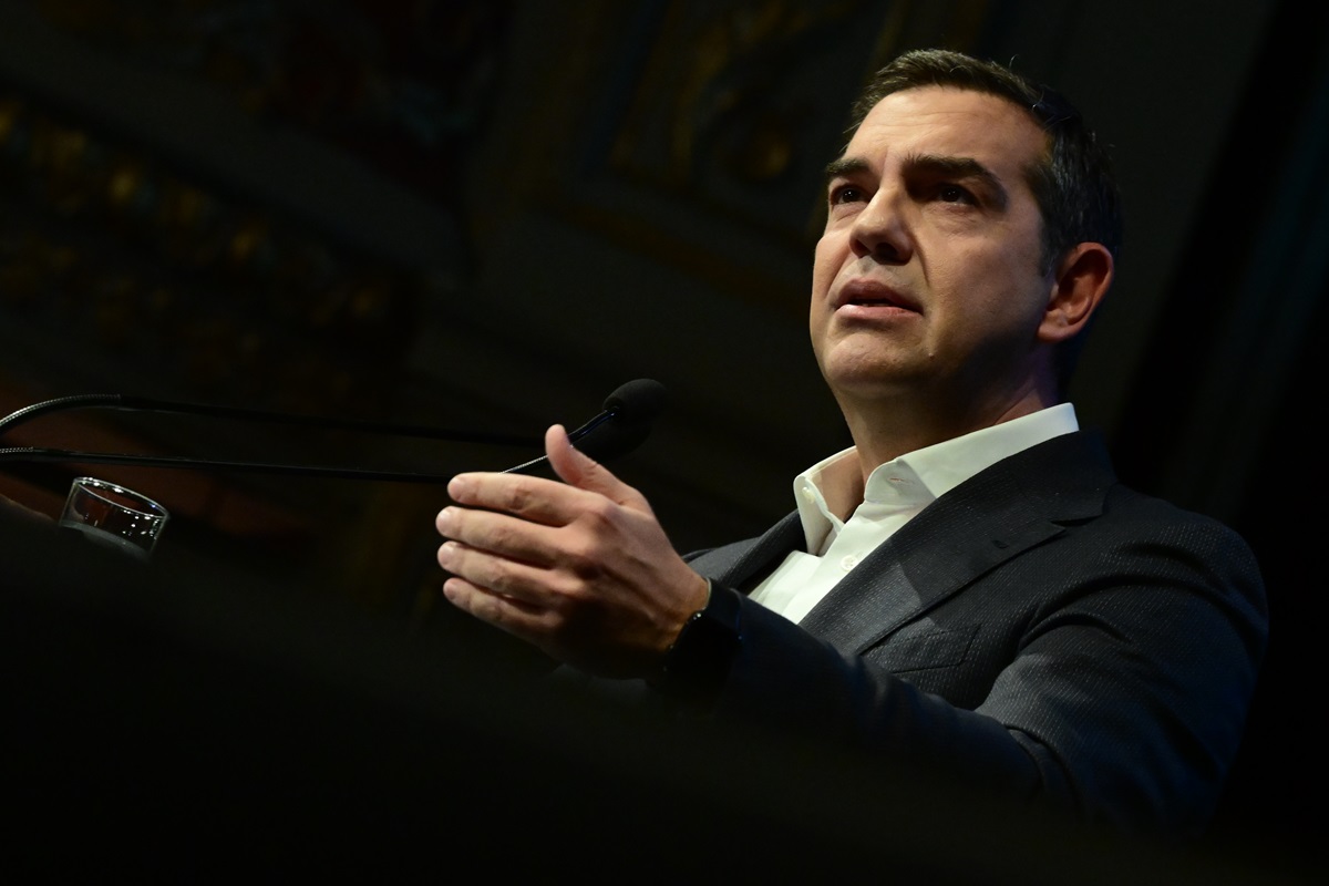 Έντεκα κεφάλαια αποκαλύψεις – Τι θα περιλαμβάνει το βιβλίο του Αλέξη Τσίπρα