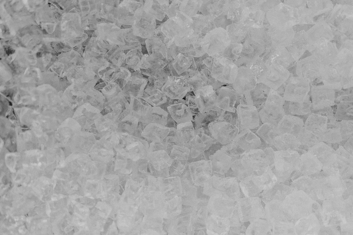 Πάγος: Ο κίνδυνος για την υγεία που «κρύβεται» στην κατάψυξή σας