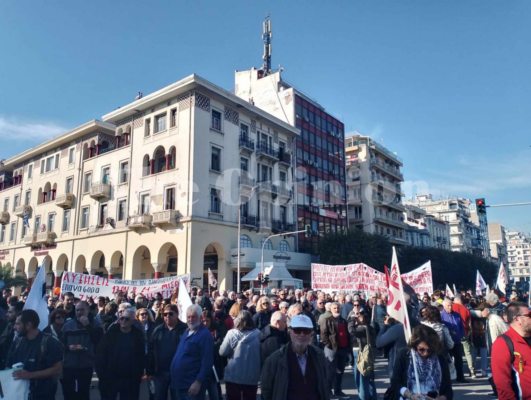 «Μεροκάματα μικρά, λογαριασμοί φωτιά» – Σε απεργιακό κλοιό η Θεσσαλονίκη (ΦΩΤΟ+VIDEO)