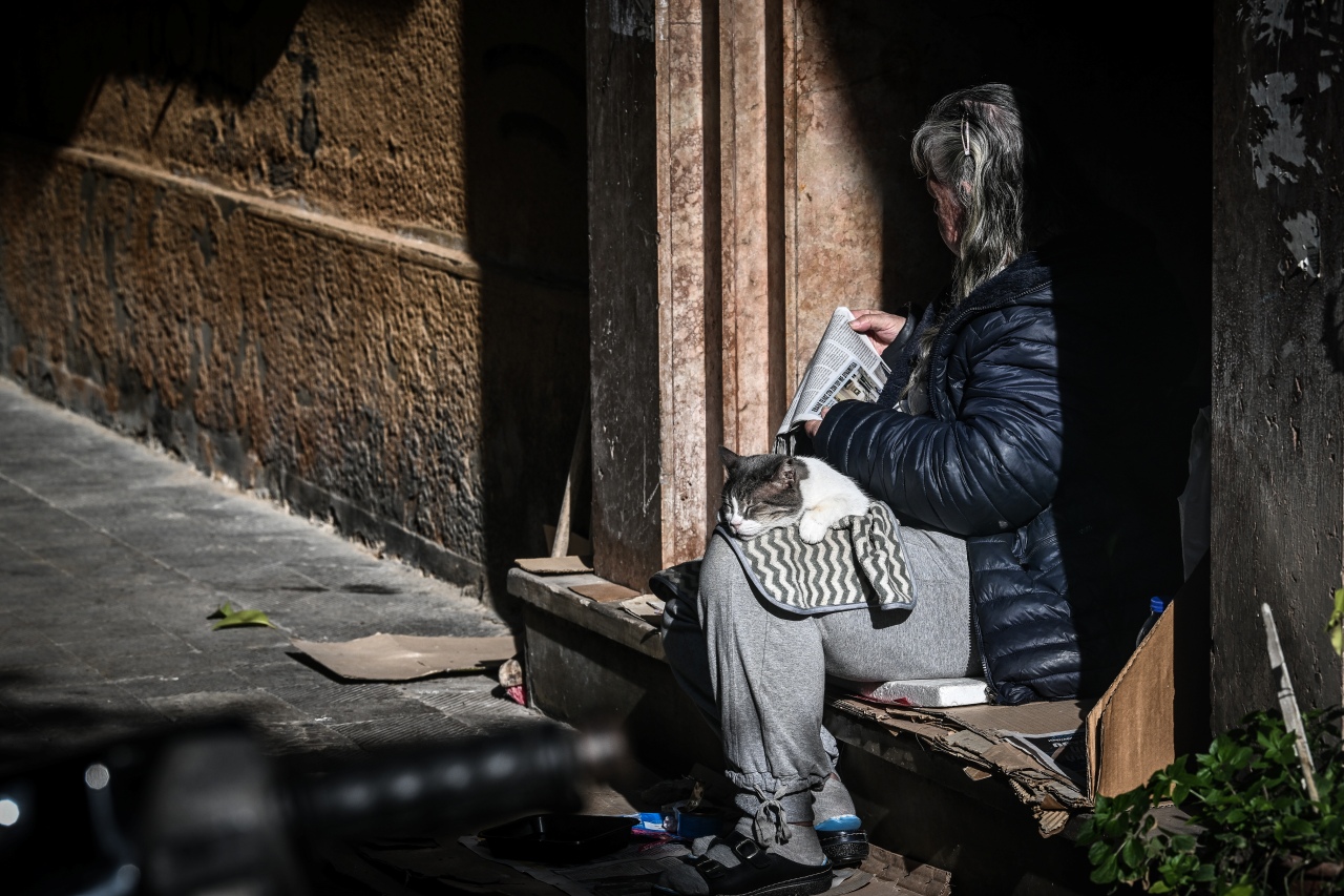 Άνθρωπος στα σκουπίδια, πόλη που συνηθίζει την εξαθλίωση