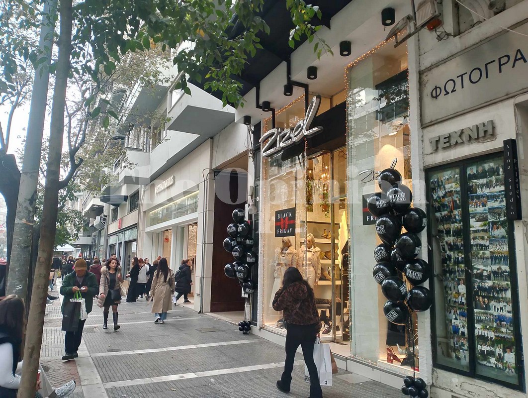 Θεσσαλονίκη: Υποτονική η κίνηση της Black Friday για την ώρα (ΦΩΤΟ)