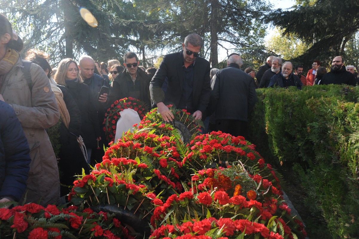 Θεσσαλονίκη: Κατάθεση στεφάνων από τη διοίκηση του ΕΚΘ στο μνημείο του Πολυτεχνείου