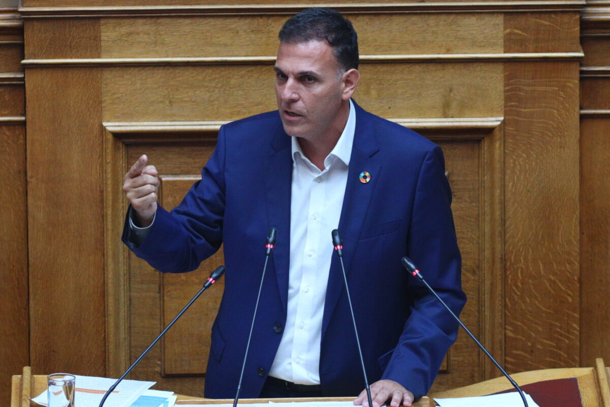 Καραμέρος: Προκλητικός ο κυβερνητικός εκπρόσωπος ευχήθηκε στο Φόρουμ των Δελφών να είχε πολλές «Ομάδες Αλήθειας» (VIDEO)