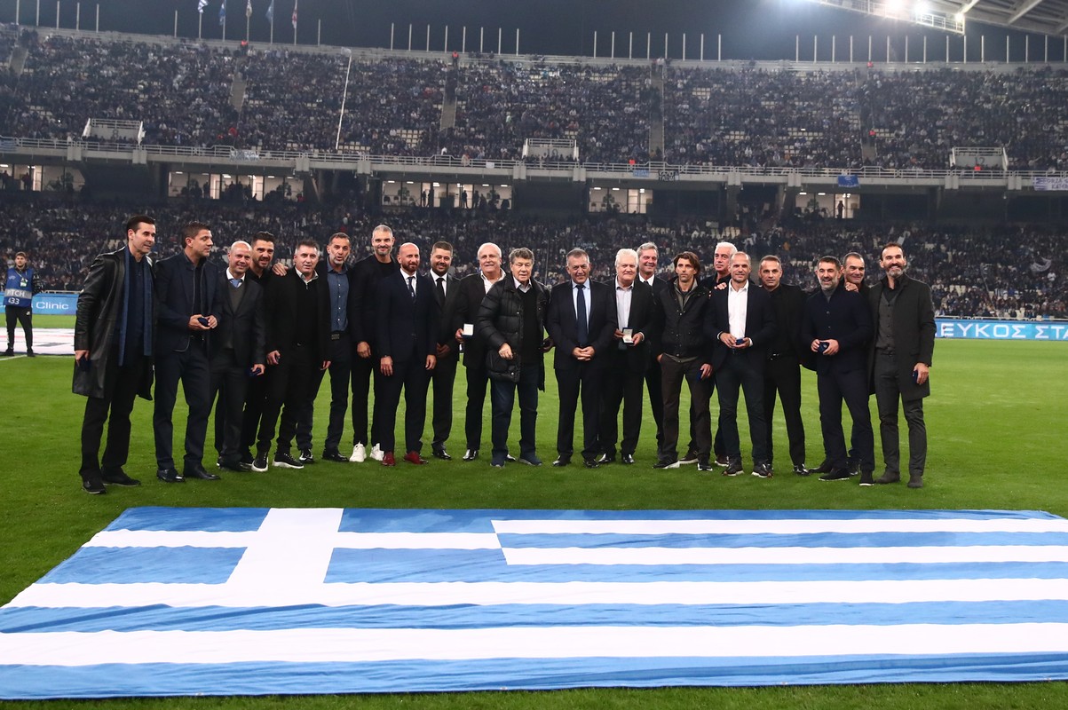 Αποθεώθηκαν και βραβεύθηκαν στο ΟΑΚΑ οι πρωταθλητές Ευρώπης του 2004 (ΦΩΤΟ-VIDEO)