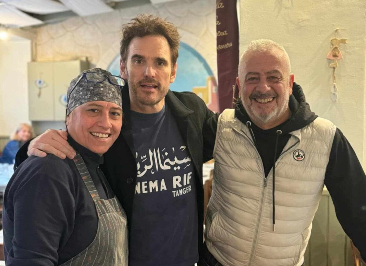 Οι γαρίδες με ούζο που “μέθυσαν” τον Ματ Ντίλον στη Θεσσαλονίκη (ΦΩΤΟ)