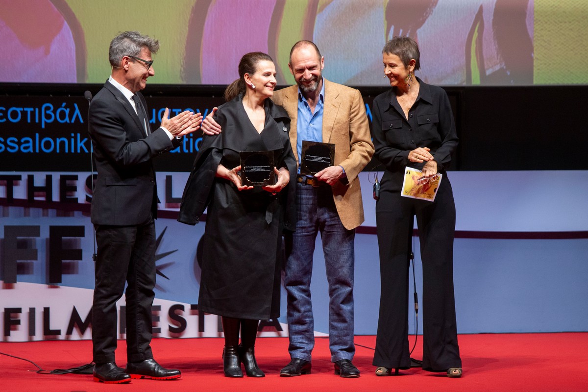 65ο ΦΚΘ: Με τον «Χρυσό Αλέξανδρο» τιμήθηκαν οι Ζιλιέτ Μπινός και Ρέιφ Φάινς (ΦΩΤΟ-VIDEO)