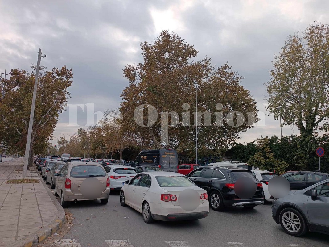 Θεσσαλονίκη: Κυκλοφοριακό κομφούζιο μετά από το τηλεφώνημα για βόμβα στα δικαστήρια (ΦΩΤΟ)