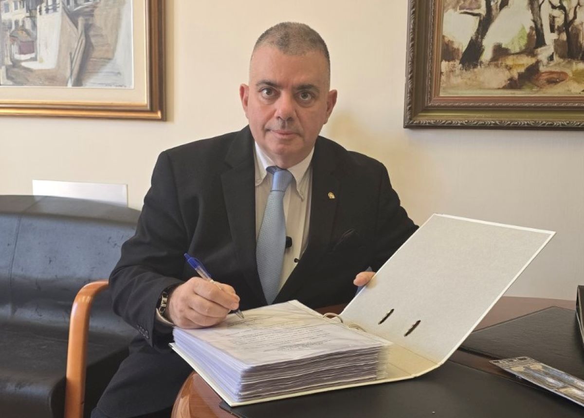 Εκλογές ΒΕΘ: Ο υποψήφιος πρόεδρος Μάριος Παπαδόπουλος συναντά τον… ζαχαροπλάστη Μ.Παπαδόπουλο (VIDEO)