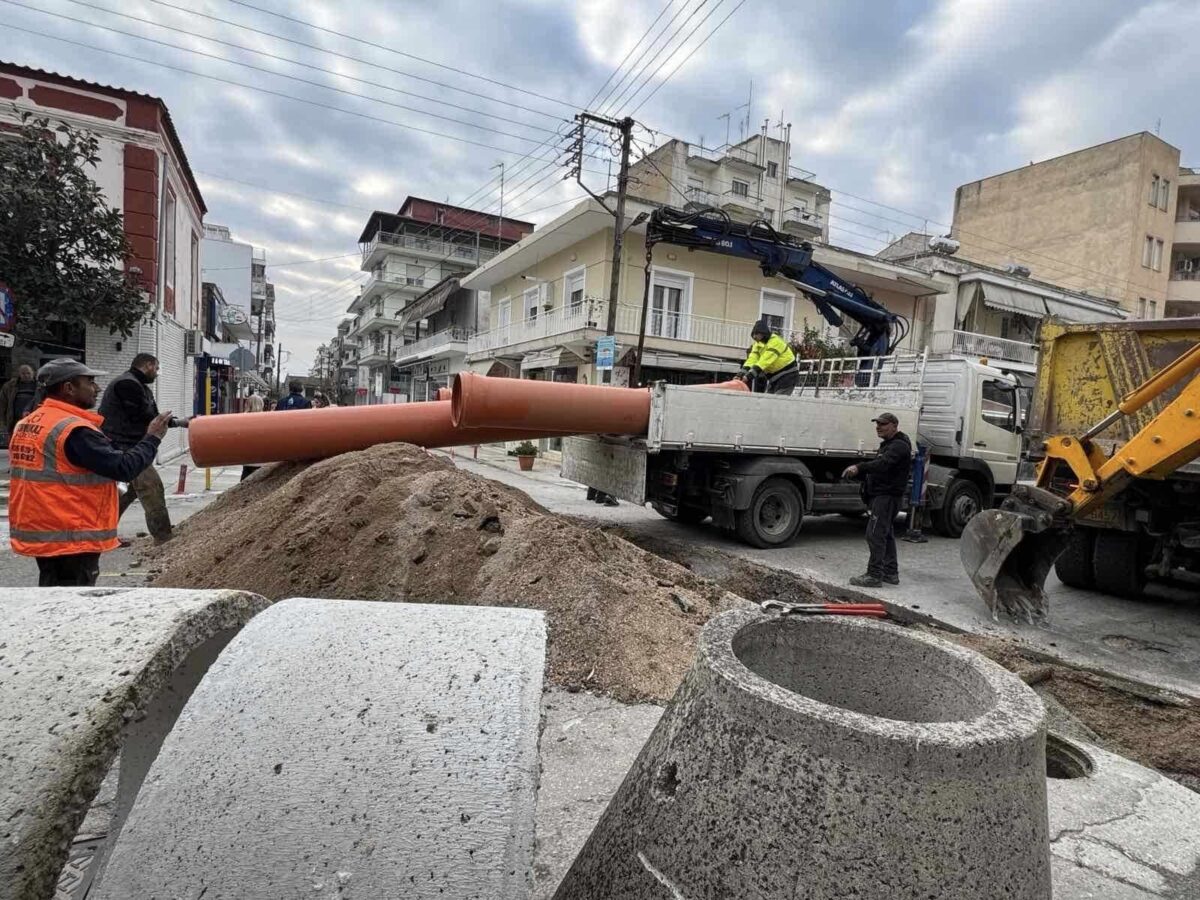 Λαγκαδάς: Eργασίες σε κεντρικό δρόμο που έχει υποστεί έντονη καθίζηση (ΦΩΤΟ)