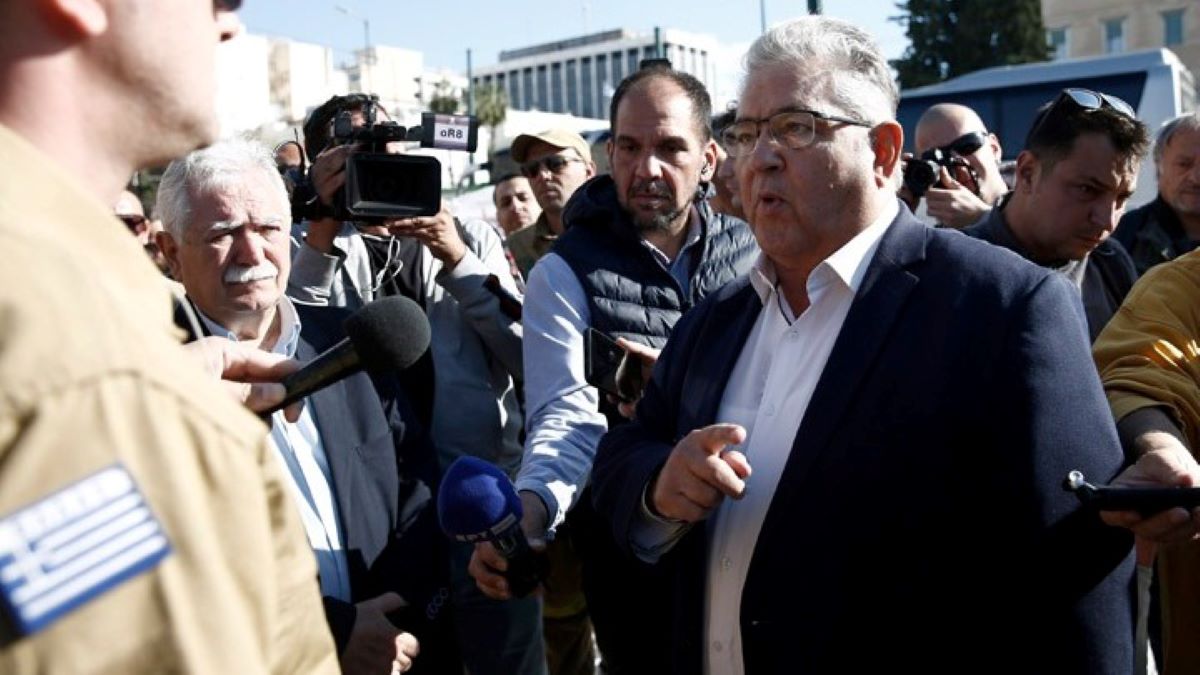 Δ. Κουτσούμπας: Μονιμοποίηση τώρα όλων των εποχικών πυροσβεστών- Επικοινωνία με Χρυσοχοΐδη