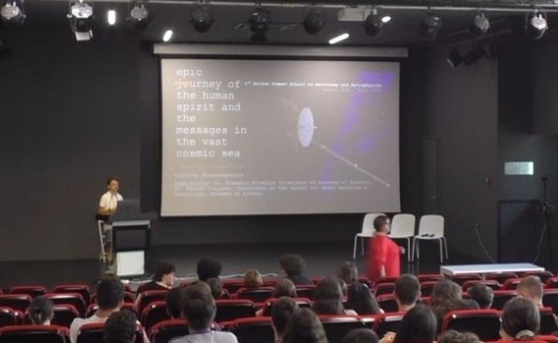 Viral έγινε μαθητής Γυμνασίου που διακρίθηκε στην Αστροφυσική (VIDEO)