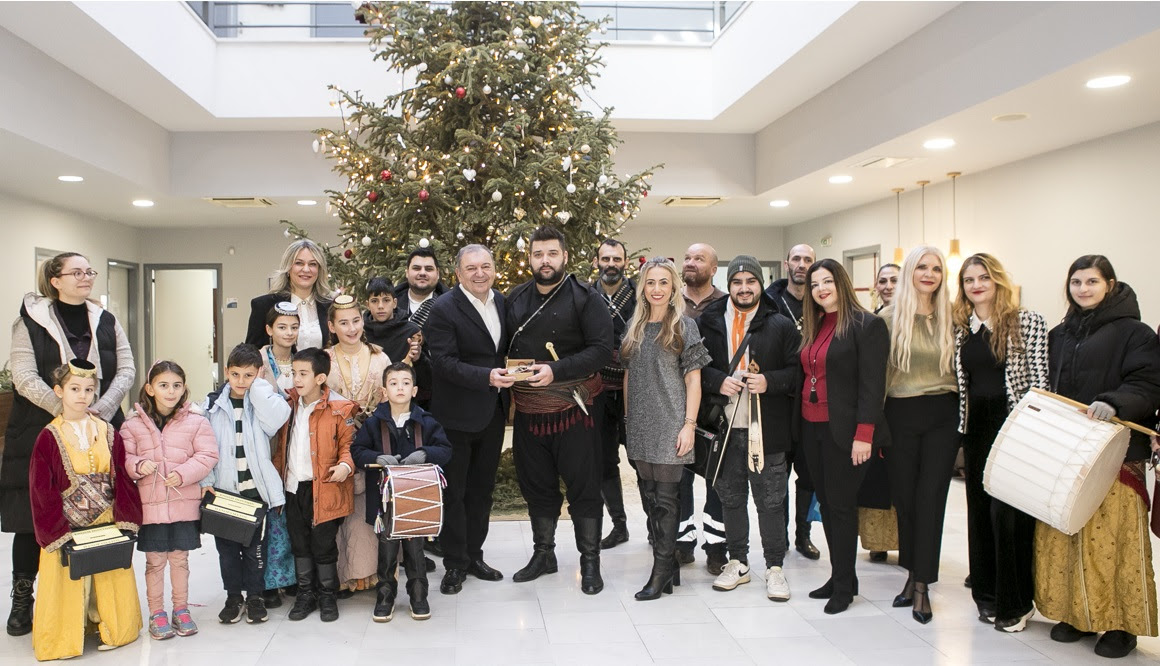 Χριστουγεννιάτικες μελωδίες και κάλαντα από όλη τη χώρα στο δημαρχείο Πυλαίας – Χορτιάτη (ΦΩΤΟ)