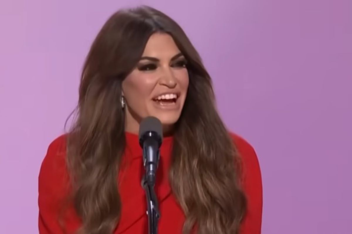 Κίμπερλι Γκίλφοϊλ: Αρνήθηκε ή όχι να αναλάβει πρέσβης – Τι απαντούν στελέχη της κυβέρνησης