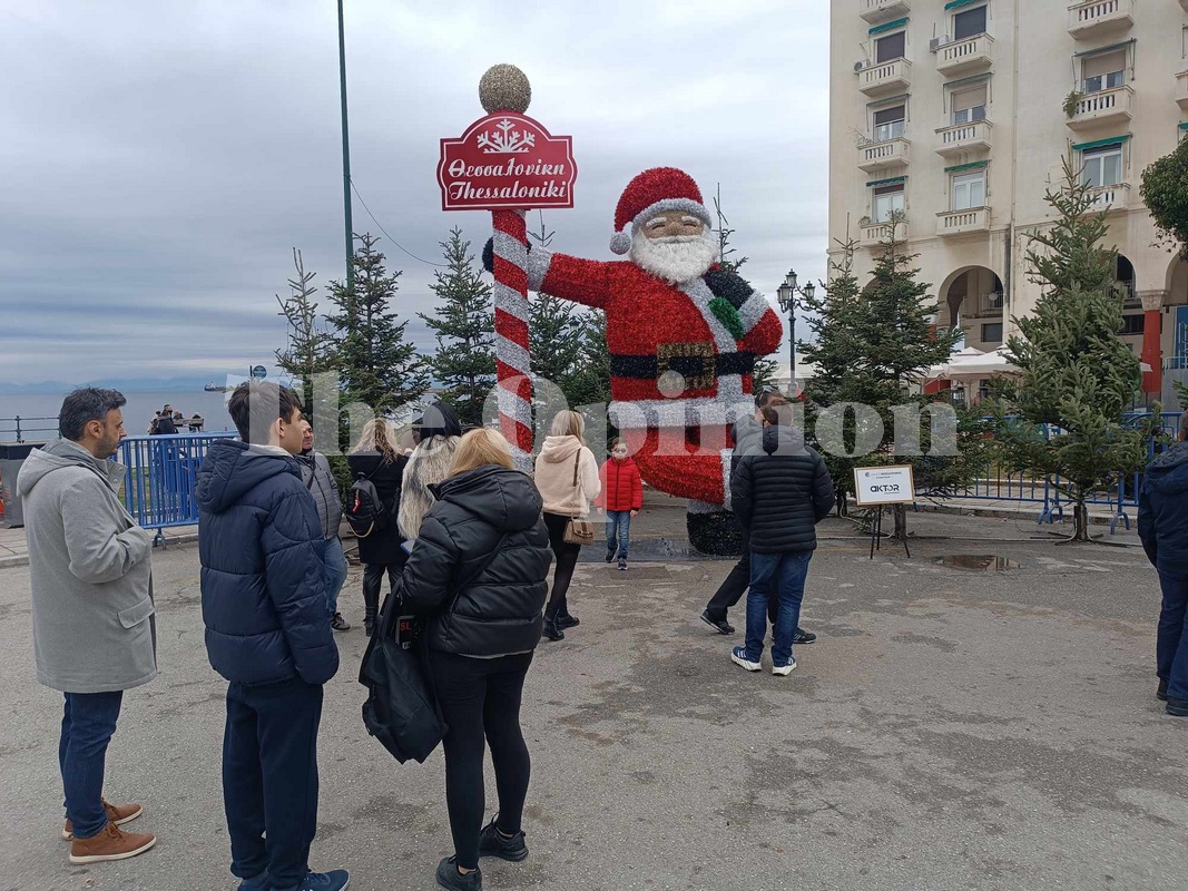 Εικόνες από τα Χριστούγεννα στη Θεσσαλονίκη – Τι επιλέγουν όσοι περνούν τις γιορτές στην πόλη (ΦΩΤΟ+VIDEO)