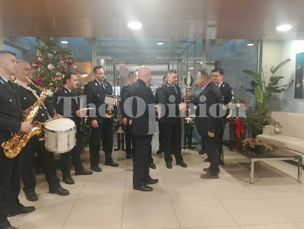 Χριστουγεννιάτικα κάλαντα στον δήμαρχο Θεσσαλονίκης – Οι ευχές του Στέλιου Αγγελούδη (ΦΩΤΟ+VIDEO)