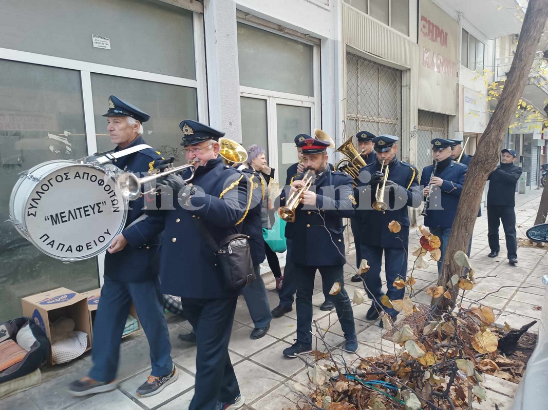 Θεσσαλονίκη: «Ξεκίνησαν» τα χριστουγεννιάτικα κάλαντα (ΦΩΤΟ+VIDEO)