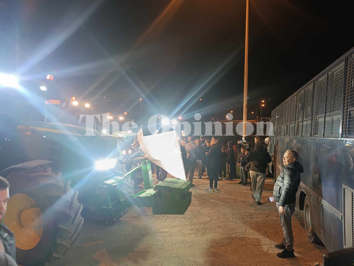 Διαπραγματεύσεις αγροτών-ΕΛ.ΑΣ στα Μάλγαρα για τον αποκλεισμό της Ε.Ο Αθηνών-Θεσσαλονίκης – Βγήκαν με τα πόδια στο δρόμο οι αγρότες (ΦΩΤΟ+VIDEO)