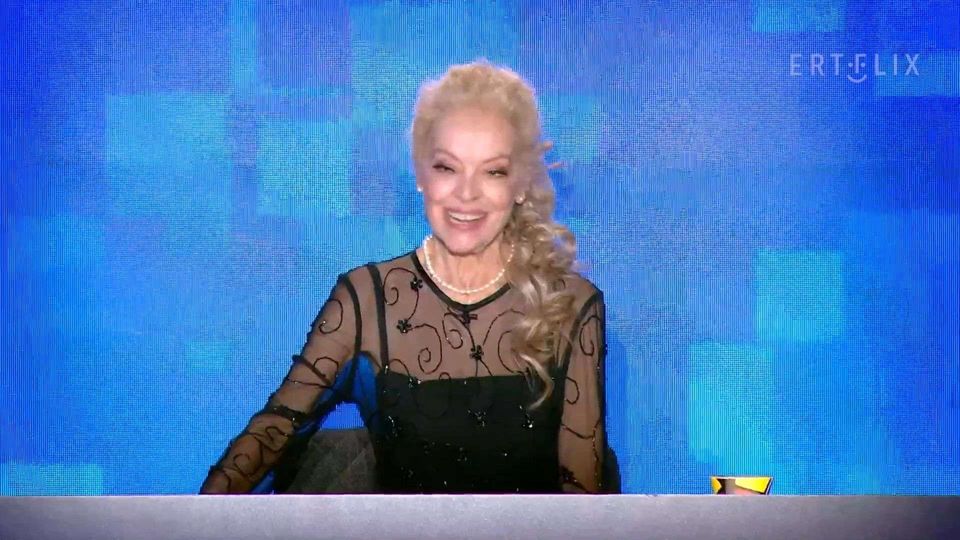 «Τετράγωνα των Αστέρων»: Η Μαρία Αλιφέρη έδωσε τη σκυτάλη στη Σμαράγδα Καρύδη (VIDEO)