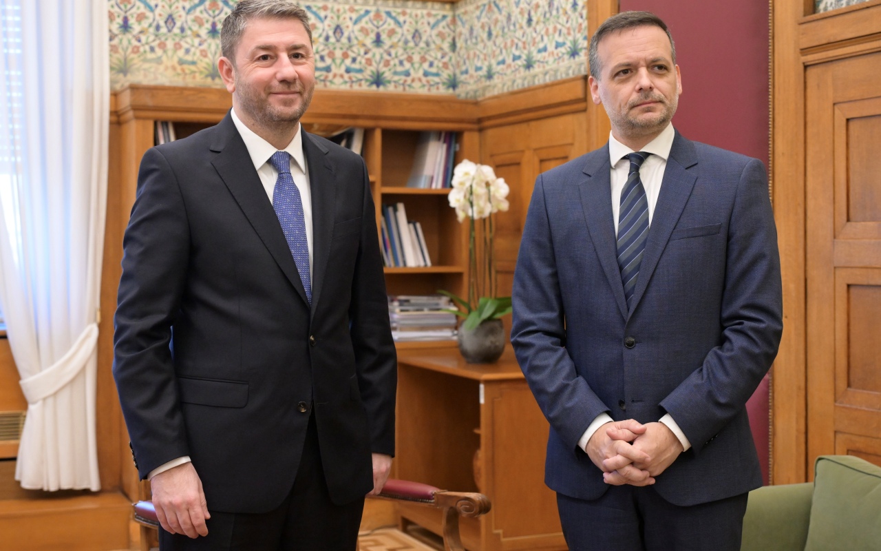 Το ΠΑΣΟΚ είναι εδώ, αλλά όχι ενωμένο και όχι δυνατό