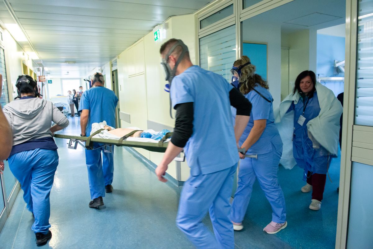 Εκκενώνεται το νοσοκομείο «Παπαγεωργίου» για άσκηση ετοιμότητας (ΦΩΤΟ)