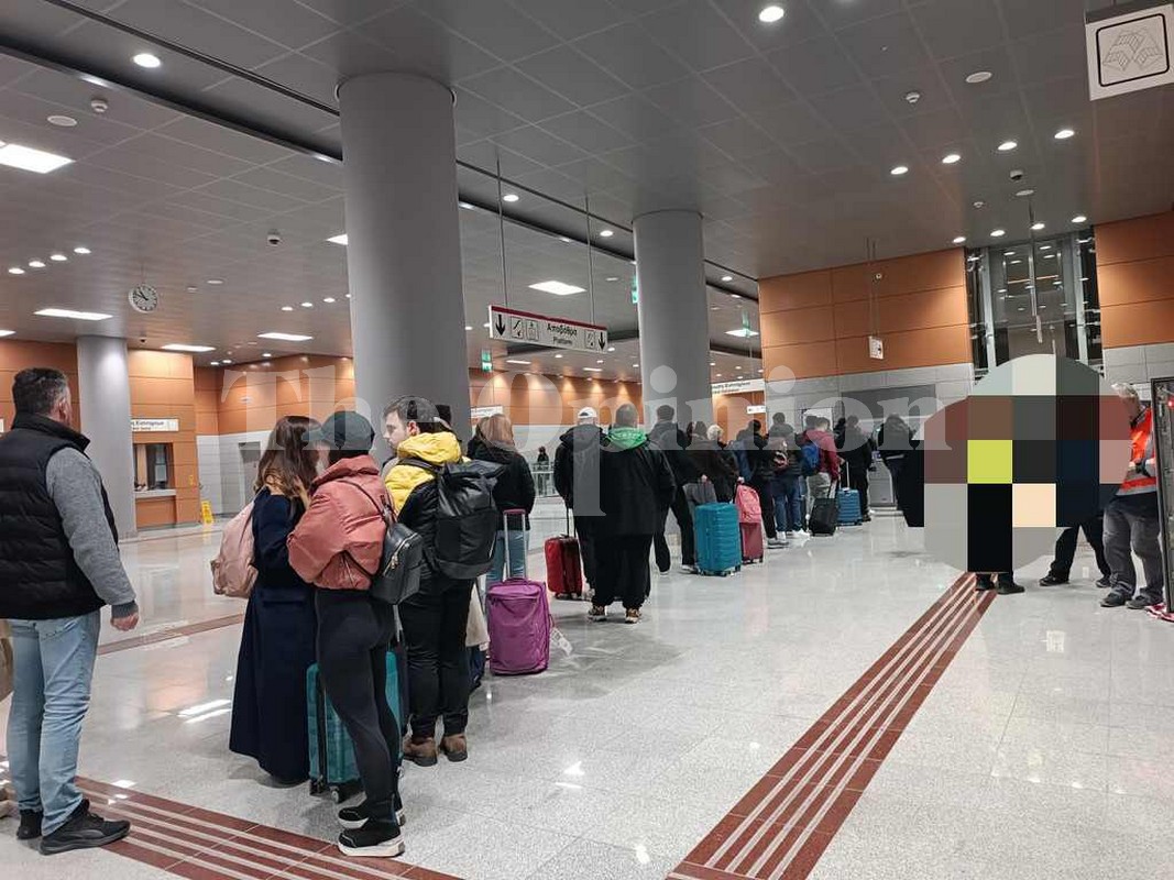 Μετρό Θεσσαλονίκης: Ουρές και πάλι για ένα εισιτήριο (ΦΩΤΟ)