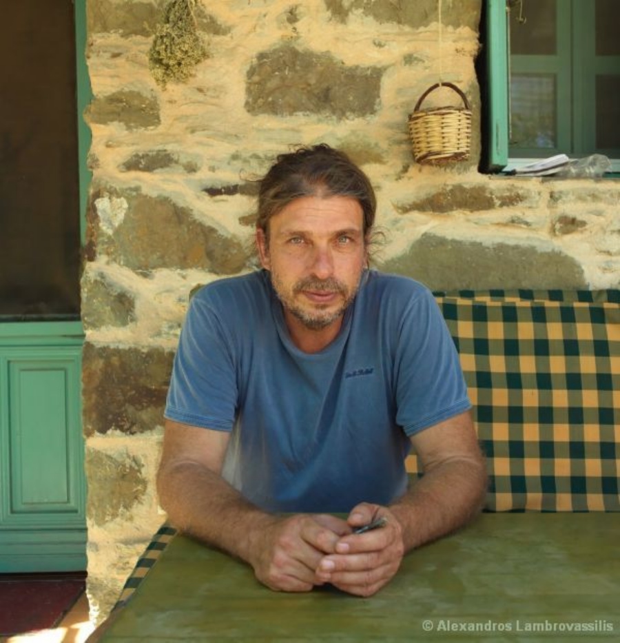 Ο συγγραφέας Γιάννης Μακριδάκης «ταξιδεύει» στο Μέγαρο Μουσικής Θεσσαλονίκης