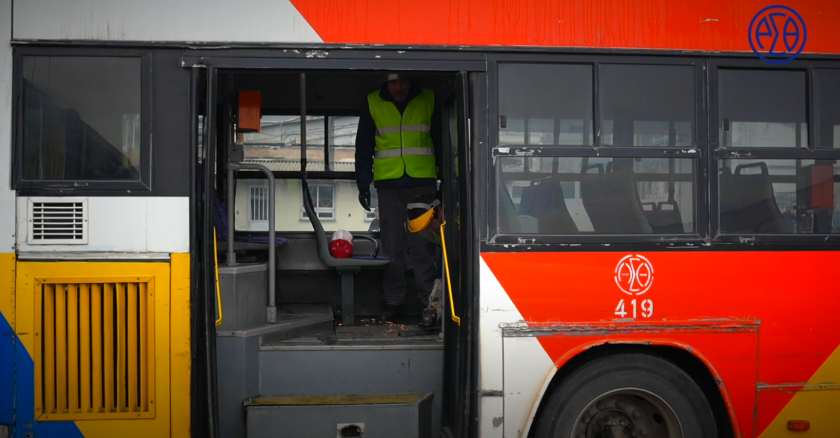 ΟΑΣΘ: «Συναγερμός» στο αμαξοστάσιο του Φοίνικα από φωτιά – Επιτυχημένη άσκηση ετοιμότητας (VIDEO)