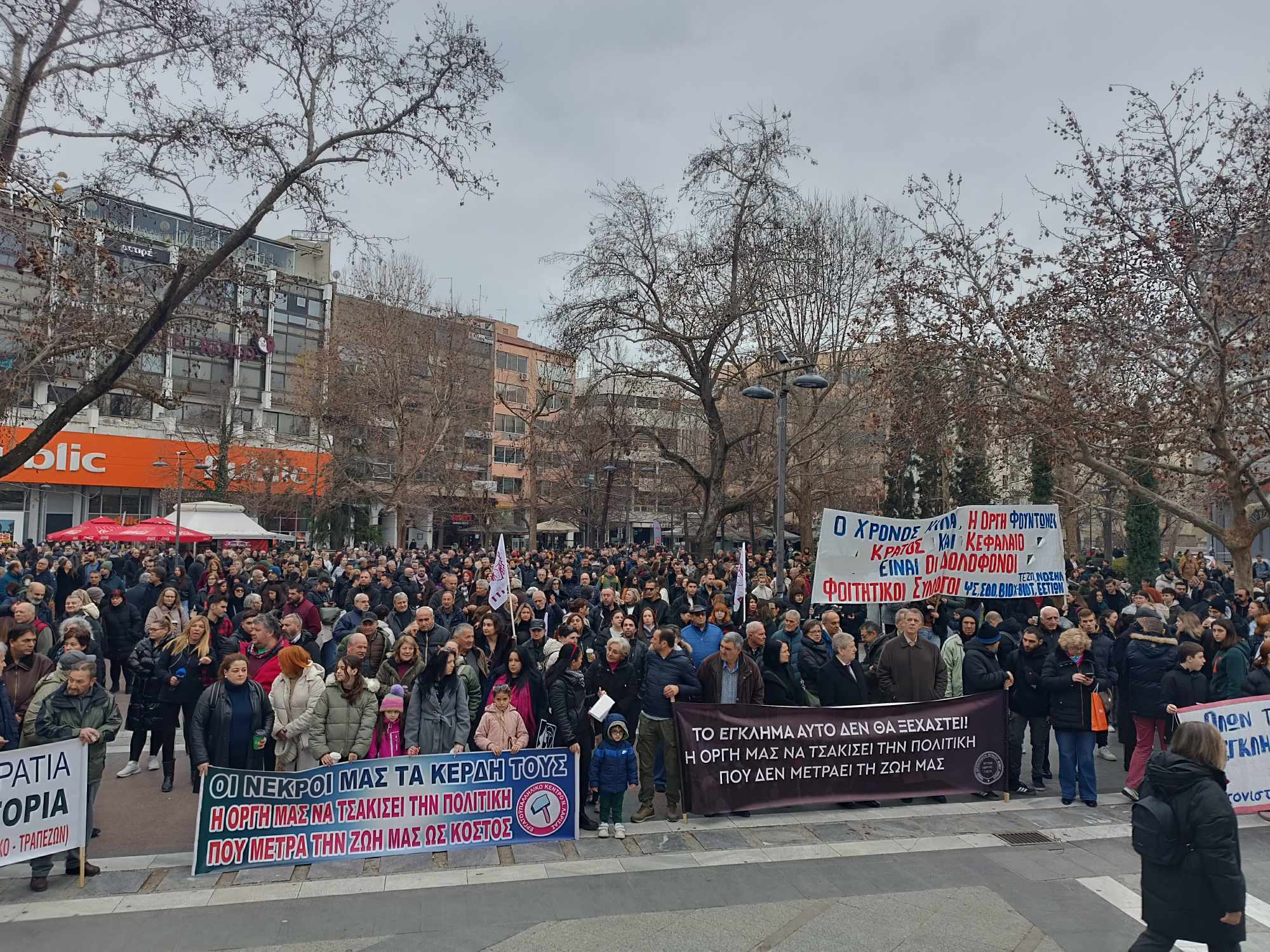 “Καμία συγκάλυψη στο Έγκλημα” – Η συγκέντρωση στη Λάρισα (ΦΩΤΟ+VIDEO)