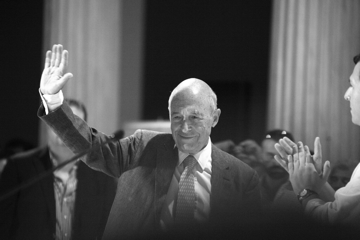 Κώστας Σημίτης: Ποιοι θα εκφωνήσουν επικήδειο