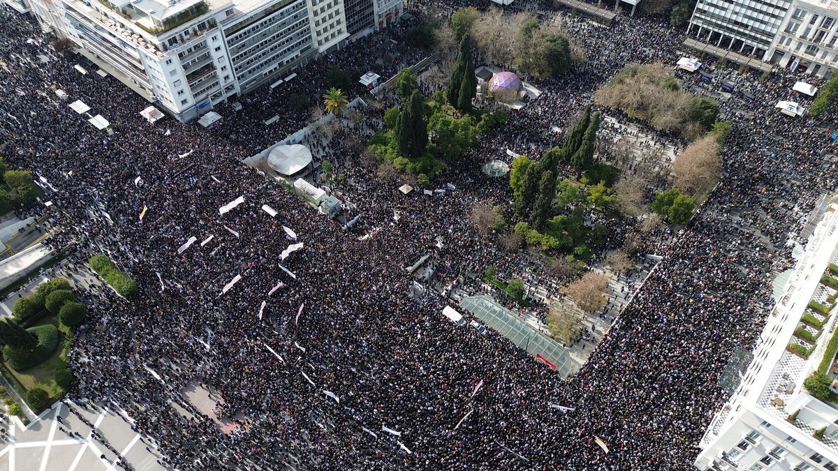 «Οργή λαού για να μην συγκαλυφθεί το έγκλημα στα Τέμπη» (ΦΩΤΟ+VIDEO)