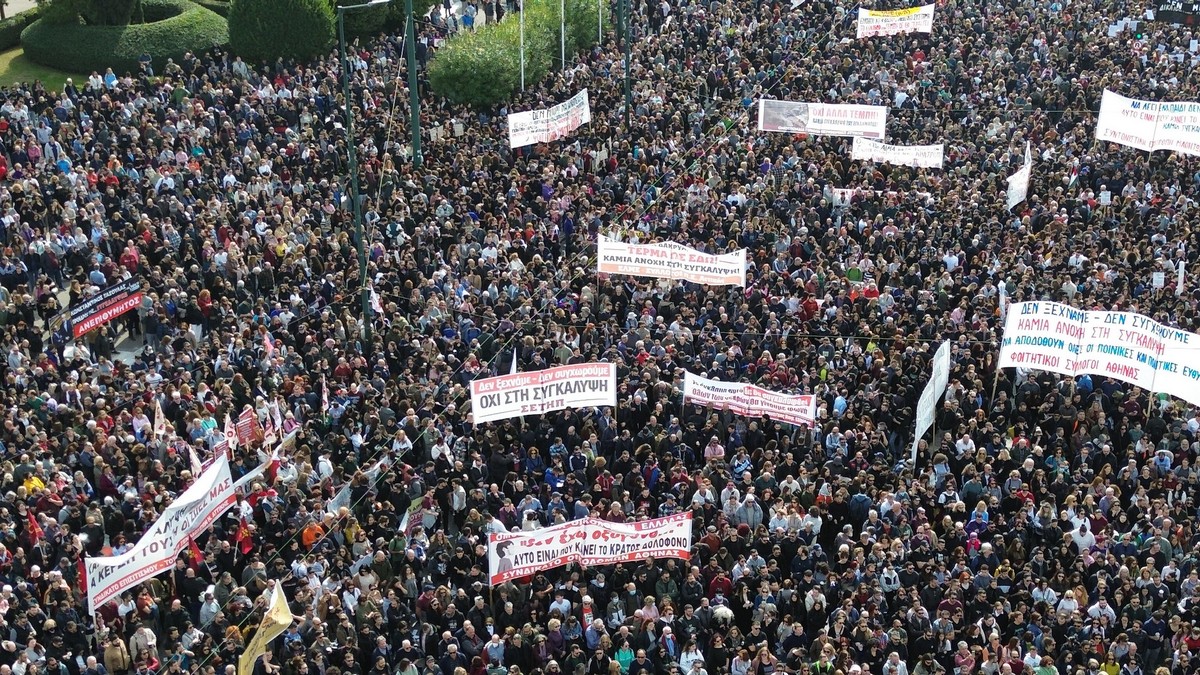 Η (ακραία) τοξικότητα δεν πρέπει να μας διώξει από τις πλατείες