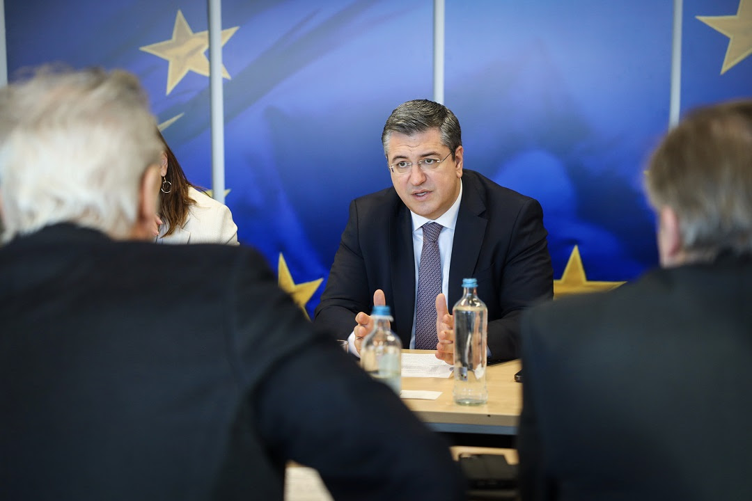 Συνάντηση Τζιτζικώστα – Στυλιανίδη στις Βρυξέλλες – «Ενίσχυση της ακτοπλοϊκής σύνδεσης των νησιωτικών περιοχών και της συνδεσιμότητας και των πιο απομακρυσμένων νησιών» (ΦΩΤΟ)