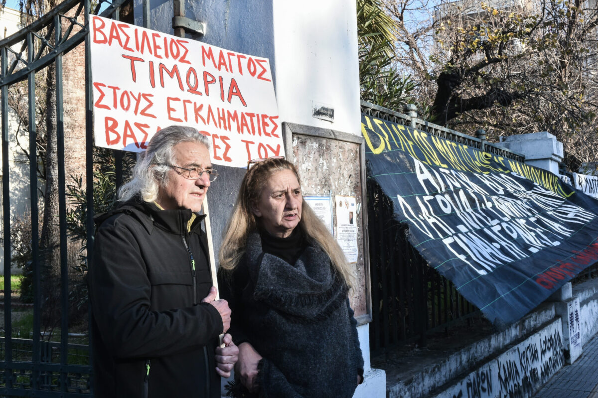 Καταγγέλλει προκλήσεις κατηγορούμενου αστυνομικού μέσα στο δικαστήριο ο Γιάννης Μάγγος – «Εδώ μέσα έχουμε Δημοκρατία και Νέα Δημοκρατία»