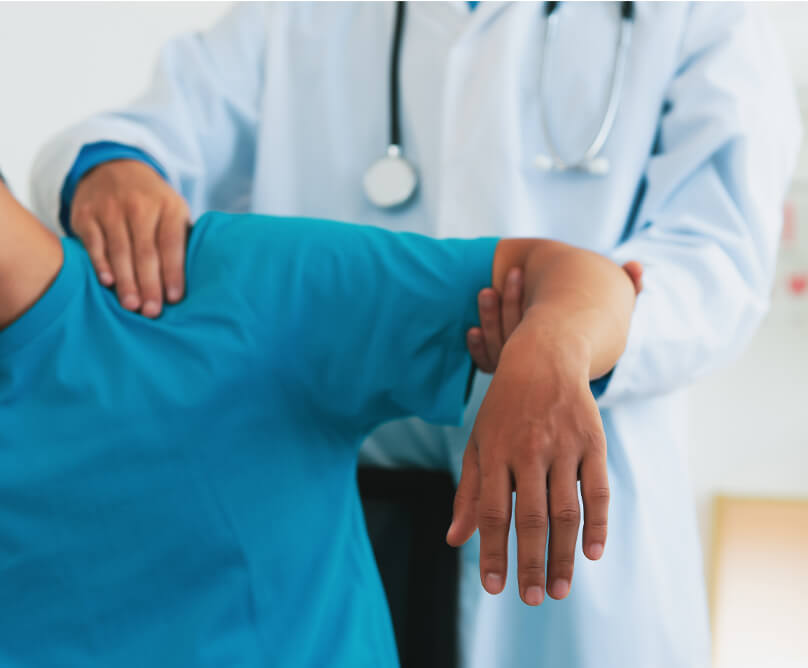 “Παγωμένος” ώμος: Αίτια, συμπτώματα και θεραπεία