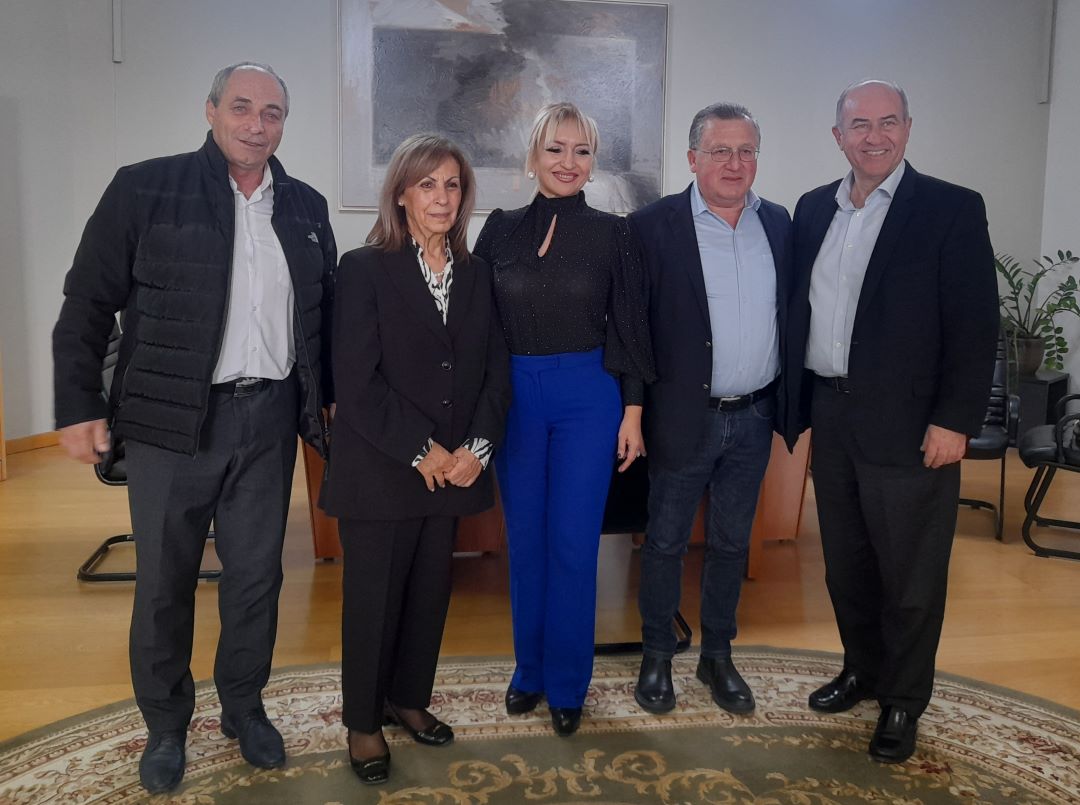 Συνάντηση Αηδονά με τους Δημάρχους της Πιερίας – Στο επίκεντρο η κατασκευή δύο νέων σχολείων 