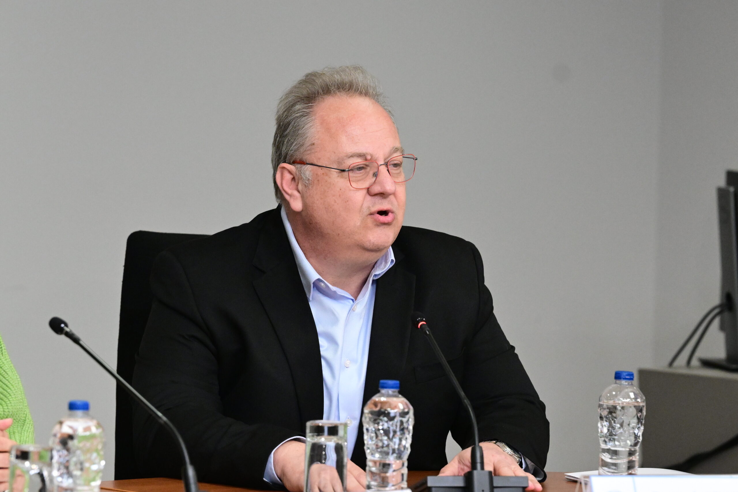 Ο Κ. Παπαζάχος ορίστηκε εκπρόσωπος των δύο Επιτροπών για τους σεισμούς στην Σαντορίνη